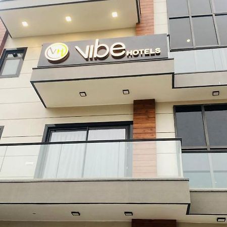 Vibe Hotel Noida Extérieur photo