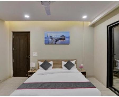 Vibe Hotel Noida Extérieur photo