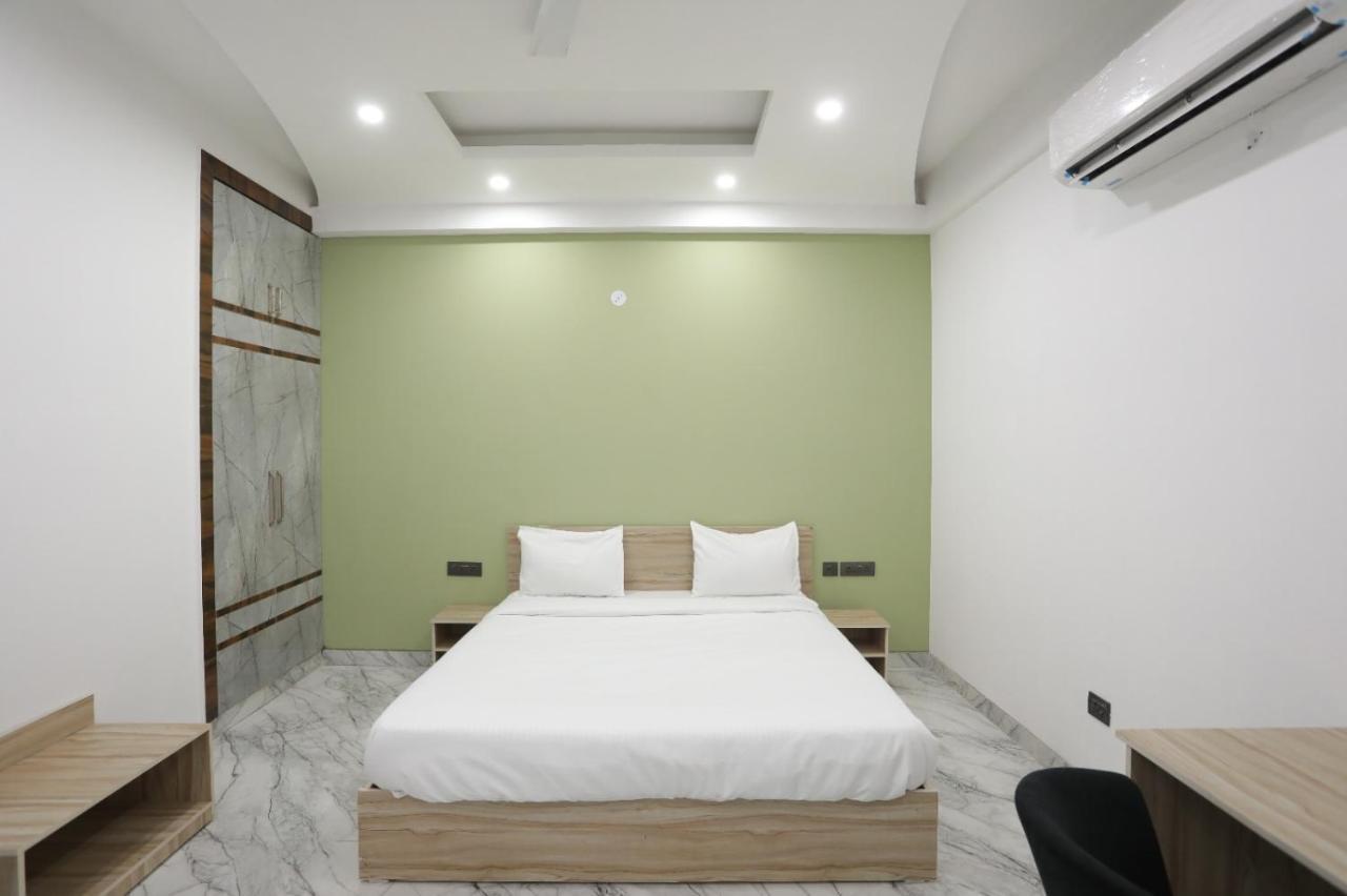 Vibe Hotel Noida Extérieur photo