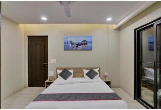 Vibe Hotel Noida Extérieur photo
