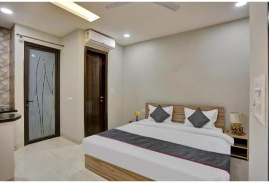 Vibe Hotel Noida Extérieur photo